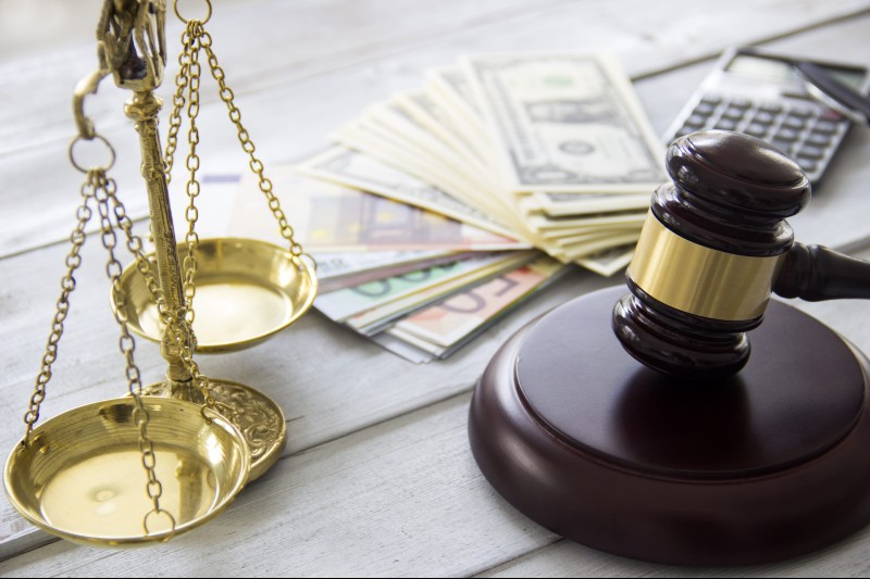 how much do lawyers charge for felonies